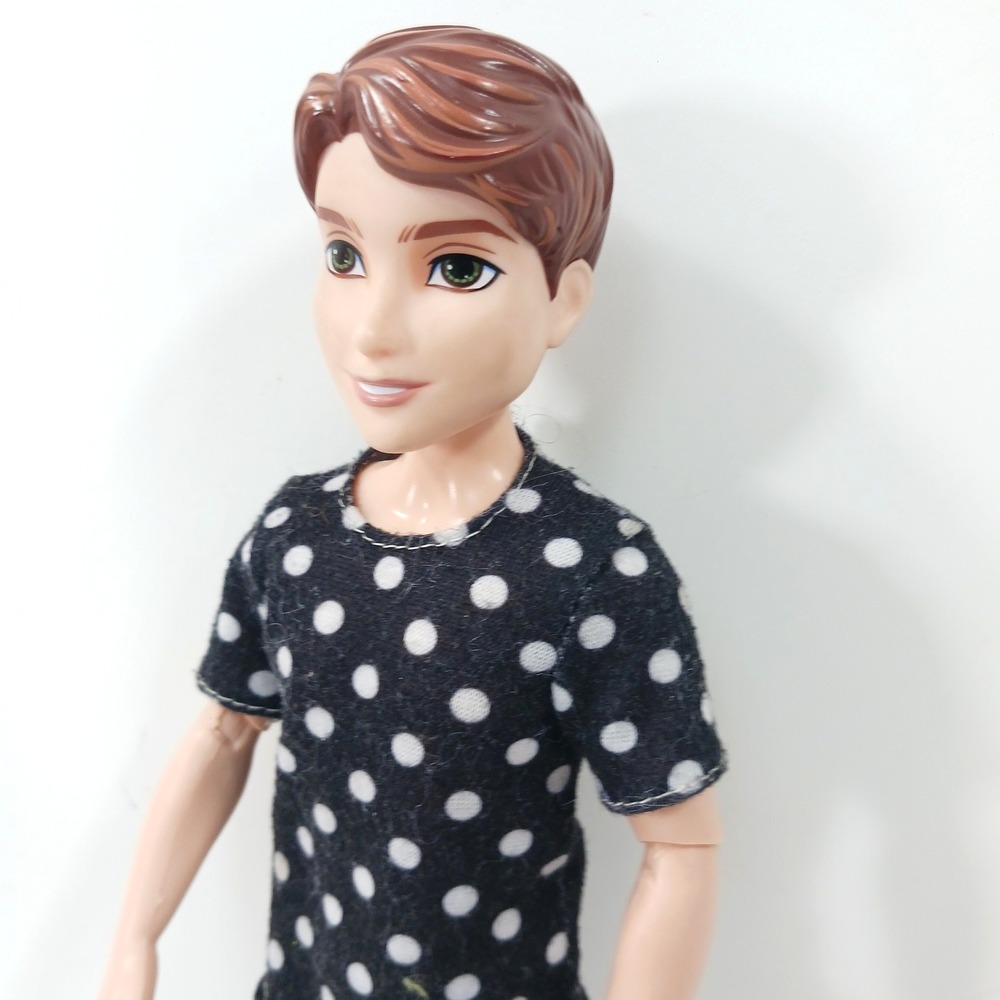 Disney Descendants Ben of Auradon Prep Doll Hasbro 2014 E5306 Polka Dot Shirt